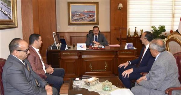 محافظ بورسعيد يستقبل وفدًا من ممثلي كبرى الشركات العاملة