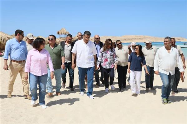 وزيرة التنمية المحلية ومحافظ البحر الأحمر يتفقدان الأنشطة السياحية والبيئية بمحميات المحافظة