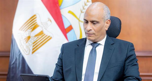 محافظ كفرالشيخ يتابع أعمال رفع كفاءة الطرق بمطوبس
