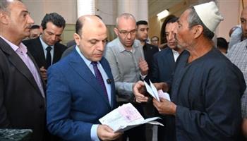   محافظ الغربية يستمع لمطالب المواطنين بطنطا خلال جولة مفاجئة