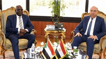   وزير الطيران المدني يستقبل وزير النقل السوداني لتعزيز التعاون الاستراتيجي بالنقل الجوي