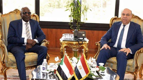 وزير الطيران المدني يستقبل وزير النقل السوداني لتعزيز التعاون الاستراتيجي بالنقل الجوي