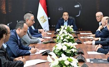 رئيس الوزراء يلتقي مسئولي شركة نيسان العالمية
