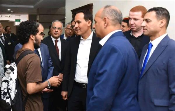 الرئيس التنفيذي للهيئة العامة للاستثمار يتفقد مركز خدمات المستثمرين والمنطقة الحرة بالإسكندرية