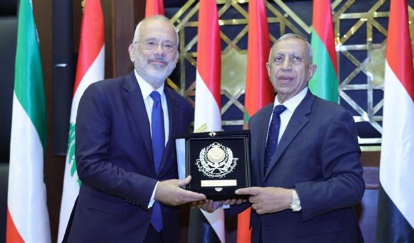 رئيس الأكاديمية العربية يستقبل سفير اليونان لبحث آفاق التعاون الأكاديمي والتقني