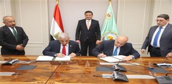   وزير الزراعة يشهد توقيع مشروعين تنمويين بين "بحوث الصحراء" و "أكساد"