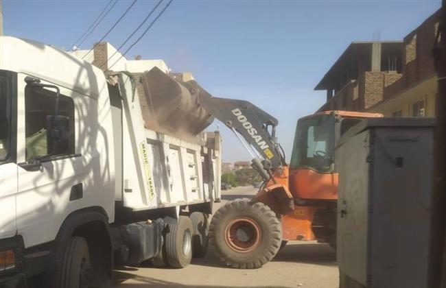 رفع 180 طن مخلفات وإيقاف أعمال بناء مخالف بأحياء مدينة الأقصر