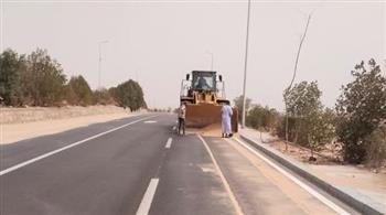   محافظ أسوان يوجه بتطوير طريق مطار أسوان