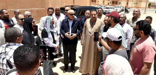 محافظ الأقصر يتفقد عمارات الطود السكنية ويوجه بسرعة الإنجاز