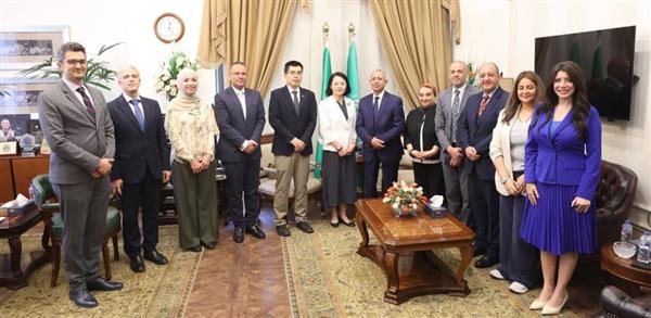 رئيس الأكاديمية العربية يستقبل قنصل عام الصين بالإسكندرية