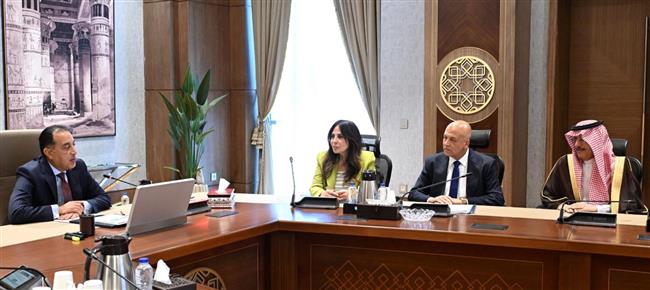 رئيس الوزراء يلتقي مسئولي شركة "أكوا باور" لمناقشة سبل التعاون