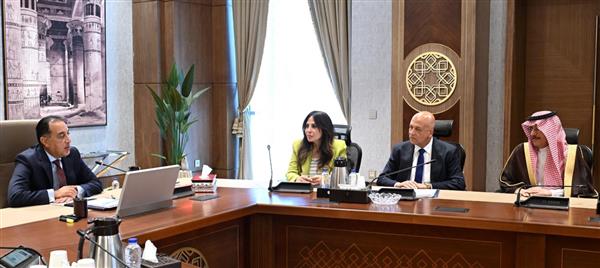 رئيس الوزراء يلتقي مسئولي شركة "أكوا باور" لمناقشة سبل التعاون