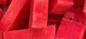 ماذا يحدث لجسمك عند تناول البطيخ يوميًا؟.. فوائد صحية وأمور يجب الانتباه لها
