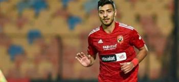 محمد شريف يدرس عروضًا خارجية للرحيل عن الأهلي في الميركاتو الصيفي