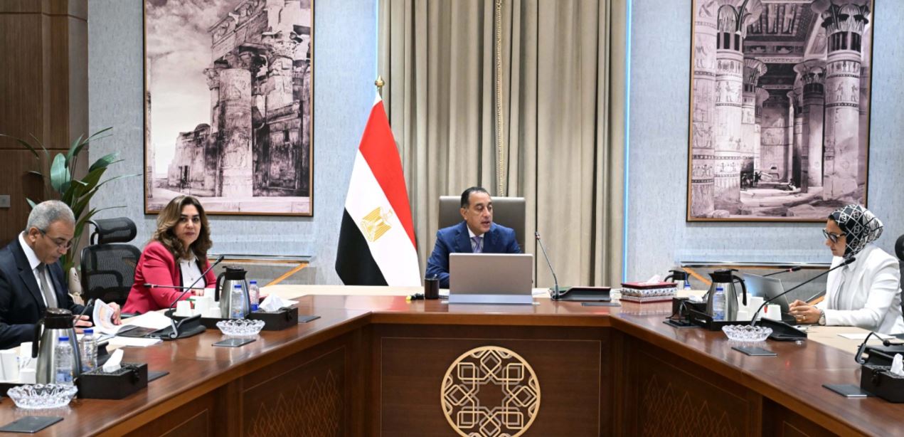 رئيس الوزراء يتابع موقف تنفيذ المشروعات الخدمية والتنموية بالوادي الجديد