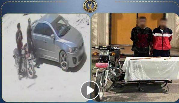 القبض على شخصين حطما سيارة بعصي خشبية في السويس
