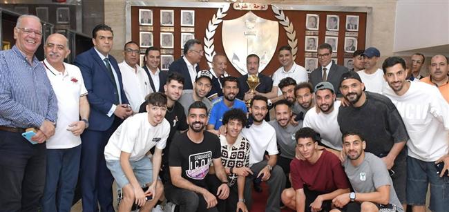 محافظ بورسعيد يستقبل مجلس إداره النادي المصري واللاعبين  أبطال كأس عاصمة مصر 