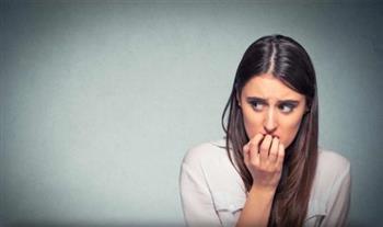   كيف يؤثر القلق المزمن على المخ؟ خبراء: قد يخلق دائرة شبيهة بالإدمان