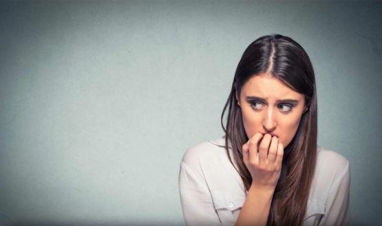 كيف يؤثر القلق المزمن على المخ؟ خبراء: قد يخلق دائرة شبيهة بالإدمان