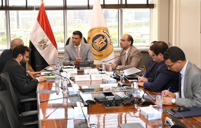 وزير الصناعة يبحث مع شركة سبكترم للصناعات التشخيصية الطبية الخطط المستقبلية للتوسع بالسوق المصرية