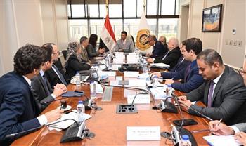وزير الصناعة يبحث مع الممثلة المقيمة لبرنامج الأمم المتحدة الإنمائي في مصر