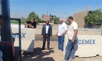   محافظ أسيوط: بدء تركيب الصدادات والحواجز الخرسانية على جانبي ترعة جنابية صدفا 