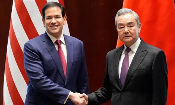 وزير الخارجية الصيني يبحث مع نظيره الأمريكي العلاقات الثنائية بين البلدين