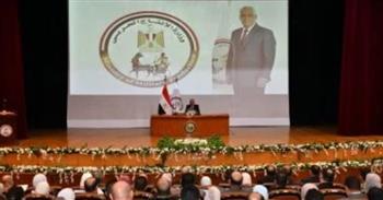 وزير الانتاج الحربي يلتقي الحاصلين على البرامج القيادية لتعظيم الاستفادة من خبراتهم