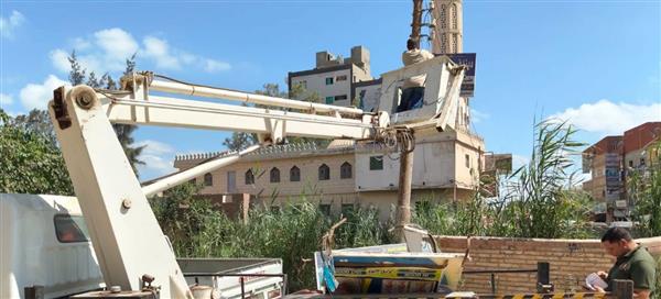 كفرالشيخ تزيل 30 إعلانًا مخالفًا