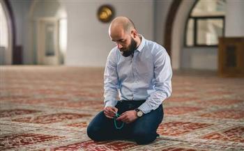 هل صلاة النافلة للجالس بنصف أجر القائم؟