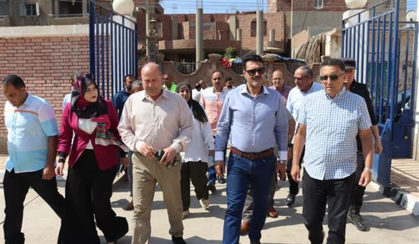 محافظ القليوبية يتفقد محطتي رفع الصرف الصحي بنوب طحا والكوم الأحمر