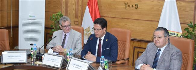 رئيس جامعة بنها يتابع إجراءات اعتماد مستشفى الجراحة من «جهار» 