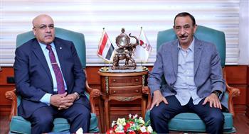 محافظ سوهاج يلتقي رئيس جهاز الاستثمار الداخلي بالهيئة العامة للاستثمار