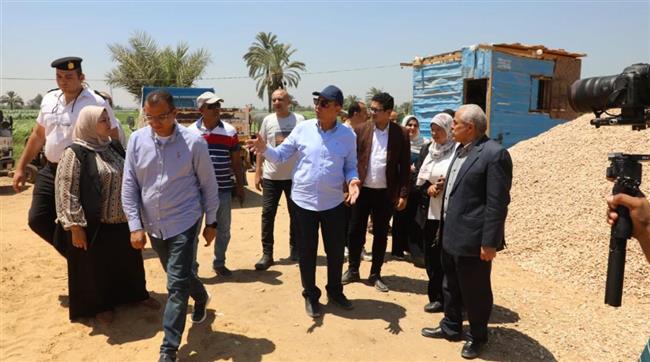 محافظ المنيا يضبط تعديات على أراضٍ زراعية بمغاغة وبني مزار ويوجه بحظر التشوينات
