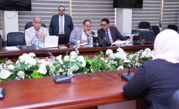 وزير العمل يختتم مقابلات المتقدمين للوظائف القيادية.. ويؤكد: اختيار الكفاءات القادرة على التطوير