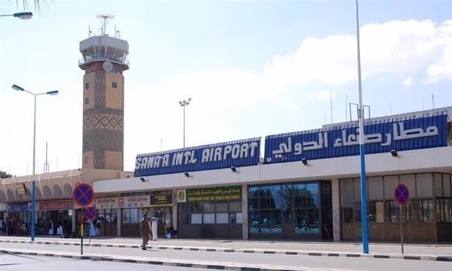 وزارة الدفاع اليمنية تعلن استهداف مدرج مطار صنعاء لمنع هبوط طائرة إيرانية