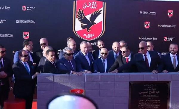 الخطيب وقيادات الأهلي يصلون لحفل تأسيس فرع المنصورة الجديدة
