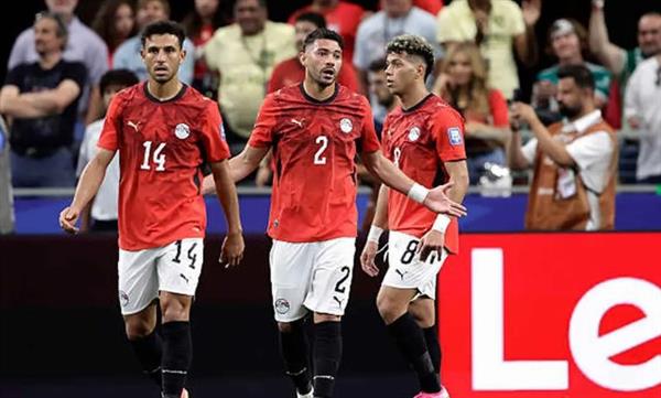محافظ الدقهلية يكرم إمام عاشور وياسر إبراهيم تقديرًا لإنجازهما مع المنتخب