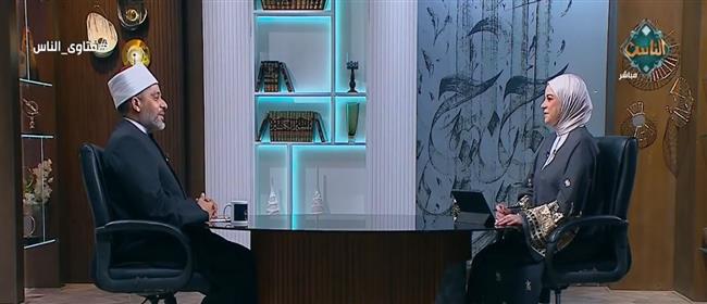 هل استخدام الهاتف أثناء خطبة الجمعة يُبطل الصلاة؟.. أمين الفتوى يجيب