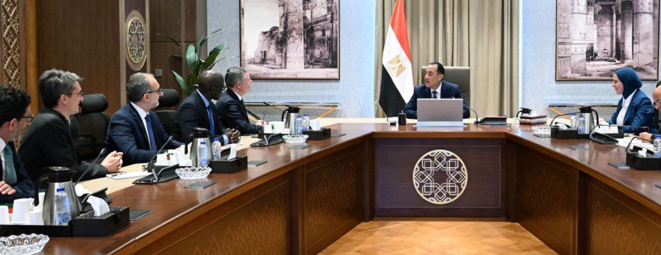 رئيس الوزراء يلتقي العضو المنتدب وكبير مسؤولي المعرفة بمجموعة البنك الدولي
