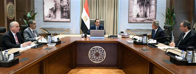 رئيس الوزراء يعقد اجتماعا لمتابعة تنفيذ تكليفات الرئيس السيسي بشأن الإعلام