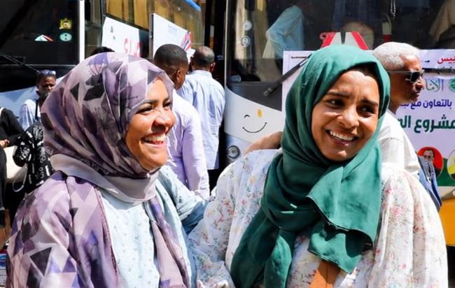 أبو البشر يشيد بدور الصحفيات في توثيق رحلة العودة إلى الديار