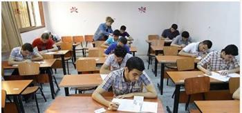 طلاب الثانوية العامة (النظام القديم) يؤدون امتحان مادة الديناميكا