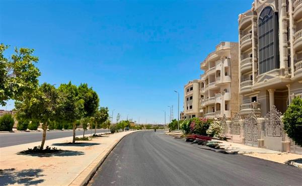 وزيرة الإسكان تتابع تنفيذ مشروعات تطوير الطرق والمرافق والتنسيق الحضاري