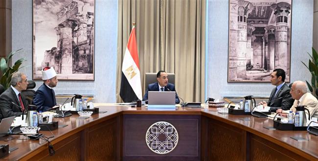 رئيس الوزراء يناقش الحلول المقترحة لأرض نادي الزمالك التابعة للأوقاف