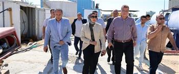   في مستهل جولتها بالفرافرة ..محافظ الوادي الجديد تتابع أعمال رفع الكفاءة مجمع كهرباء الفرافرة 