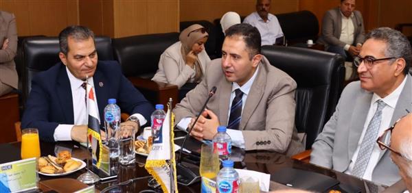 محافظ دمياط يشارك بجلسة مجلس جامعة حورس