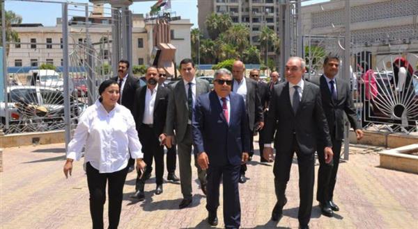 محافظ الدقهلية ورئيس هيئة الاستعلامات يزوران مكتبة مصر العامة بالمنصورة
