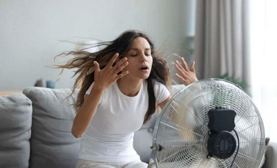 لماذا يصبح منزلك أكثر حرارة من الخارج صيفًا؟ الأسباب والحلول