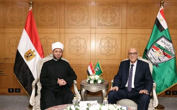 وزير الأوقاف يهنئ رئيس هيئة قضايا الدولة